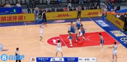 連續(xù)吃癟！克里斯先是籃下被李炎哲大帽&又被李炎哲生斷
